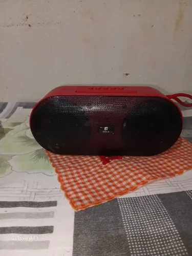 Caixinha de som só funciona no carregador vendo ela sem carregador tipo do carregador  C