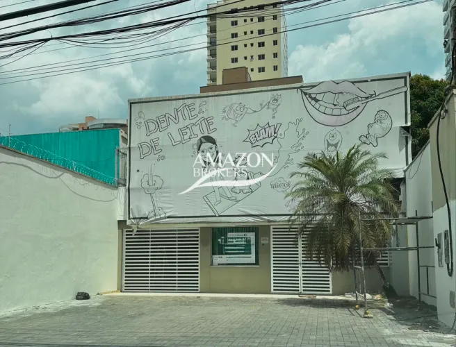 Ponto Comercial com 350m2 localizado no bairro Adrianópolis, disponível para locação: