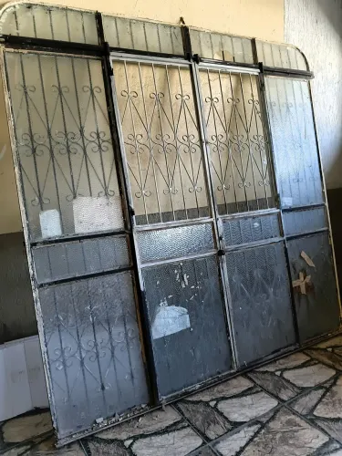 Porta de ferro