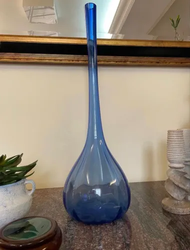 Vaso - Garrafa Vintage em vidro soprado Azul Cobalto 