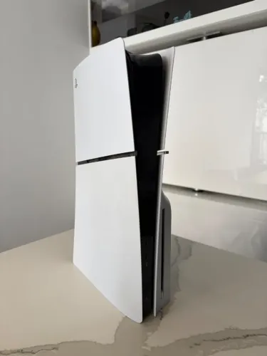Playstation 5 Slim com Leitor de Disco e CONTROLE NOVO LACRADO. Memória 1TB.