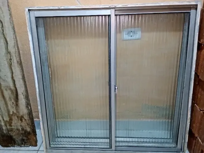 Janela de alumínio 1x1