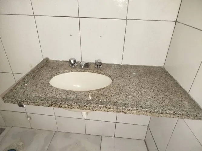 Pia de Banheiro com Torneiras