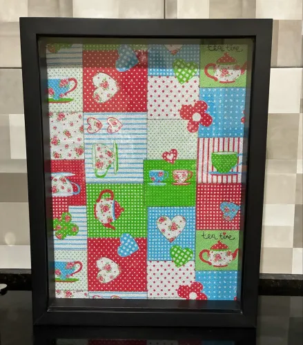 Quadro moldura caixa alta