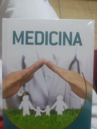 Livro de medicina avançado,ótimo para ingressar na faculdade,primeiros socorros.