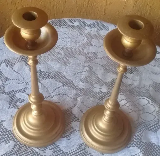 Par De Castiçais Em Bronze Uma Vela Retoque Com Ouro Velho