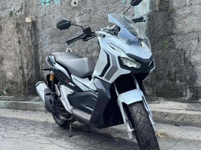 Honda ADV 150 Usada