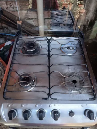 Fogão funcionando 2 bocas e forno em bom estado