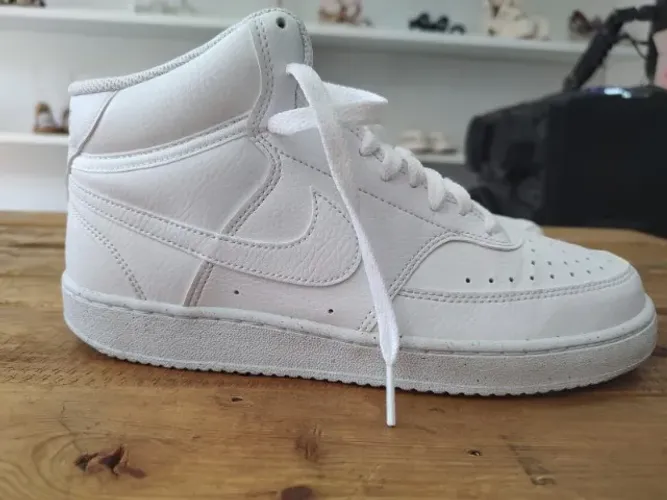 TÊNIS NIKE BRANCO ORIGINAL NUMERAÇÃO 39 VALOR 430,00