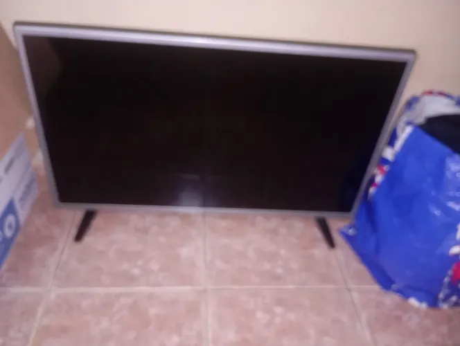 Vendo tv marca LG,a tela não está funcionando,,vendo pra quem quiser tira peças ou arrum