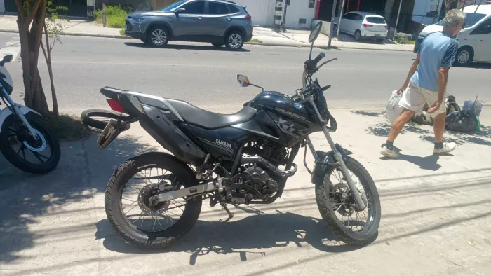 Vende se crosser 2022 / e Titan 2016 todas 2 topada troca também.