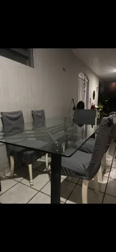 Vendo mesa de jantar, acompanha 4 cadeiras