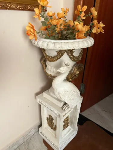 Floreira em resina italiana coluna