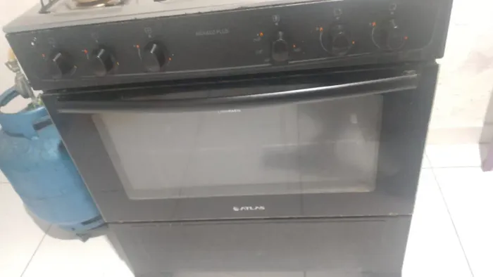 Vende-se fogão atlas, 5 bocas tem marcas de uso do lados mais funciona perfeitamente.