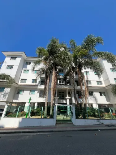 Alugo apartamento Semi mobiliado de 2 quartos 1 quarto closet no pedra branca 