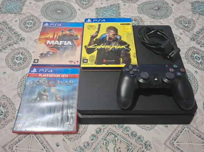 PlayStation 4 - PS4 - c/ 3 jogos