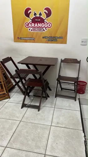 Mesa Dobrável de Madeira + Cadeiras
