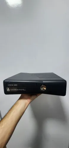 Xbox 360 Slim com Kinect + 6 jogos originais - Completo