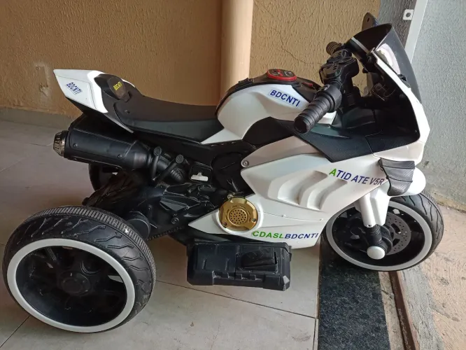 Moto elétrica infanti