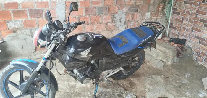 Vende se cbx estrada 200 ano 2000