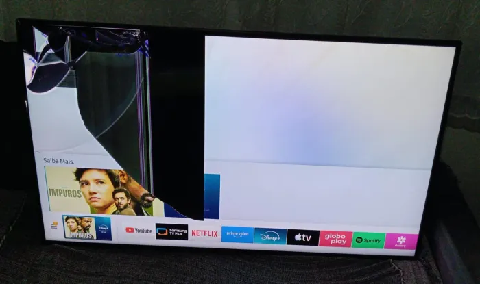 SmartTV Samsung 50 funcionando perfeitamente com tela trincada 