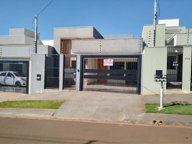 Casa à venda em Zona 31, Maringá-PR