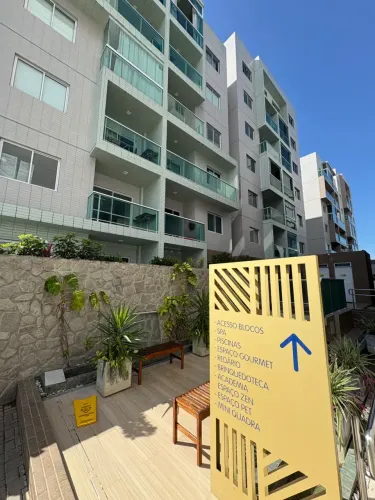 Aluga-se apartamento no Altiplano Cabo Branco com 3 quartos. Possui área de lazer completa