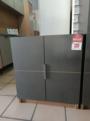 Armário baixo de duas portas