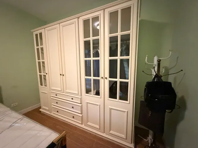 Armário Madeira em Laca Branco 5 Portas e 3 Gavetas