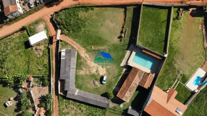 Casa Comercial à venda no Bairro Água Limpa, em Aiuruoca, MG!