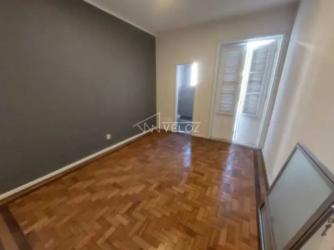 Apartamento : / Residencial / Glória