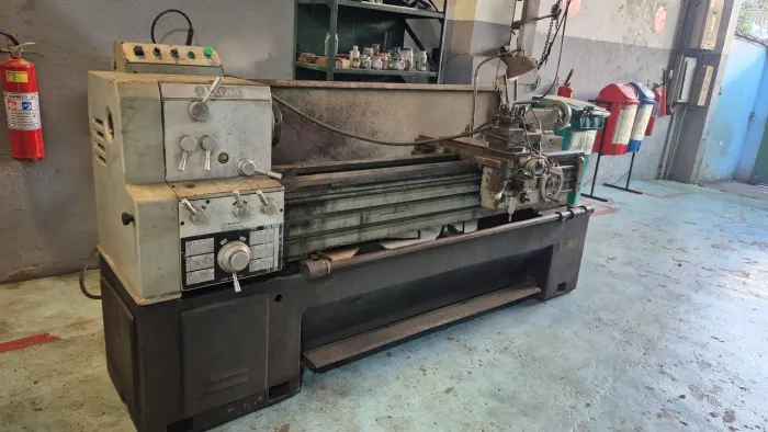 Vendo Torno mecânico Clever 1,5 Mts entre pontos completo. 40.000,00