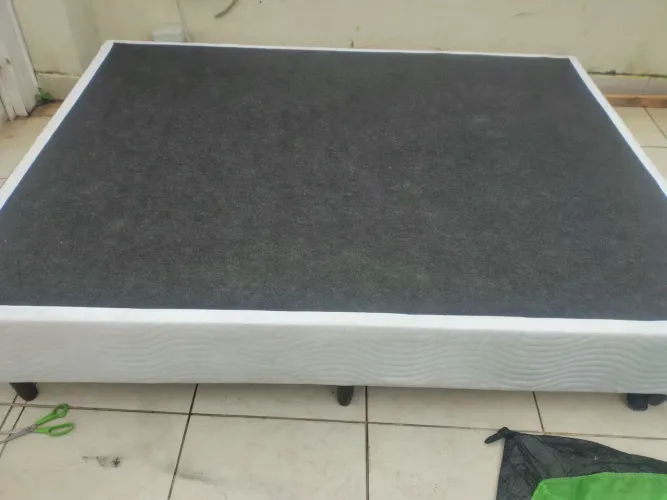 Base de cama box casal branca sem colchão