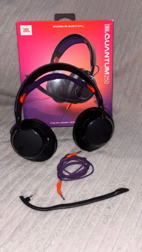 Vendo Headset JBL Quantum 250