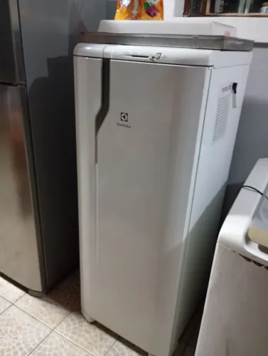 ELETROLUX GELA MUITO 