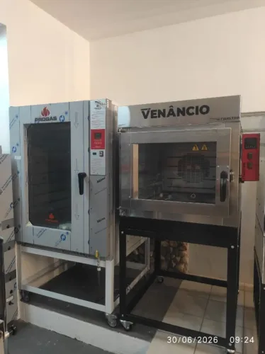 Bh Forno turbo para padaria ou produo de bolos e pes 220v ou 380v