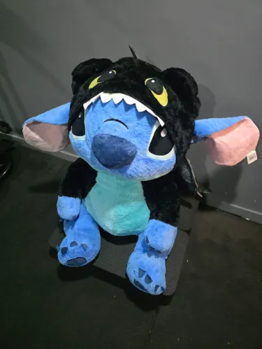 Pelúcia gigante - STITCH FANTASIADO DE BANGUELO - SEGUIDORES DO TIKTOK TEM R$ 50,00 OFF
