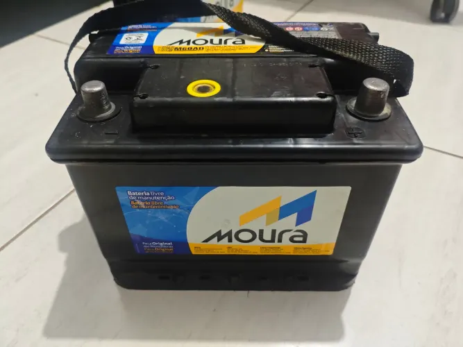 Bateria 60 amperes Moura Semi nova com garantia valor a base de troca 