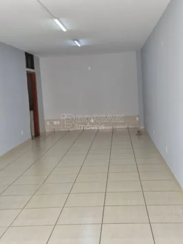 Locação de Comercial / Salão na cidade de Araraquara