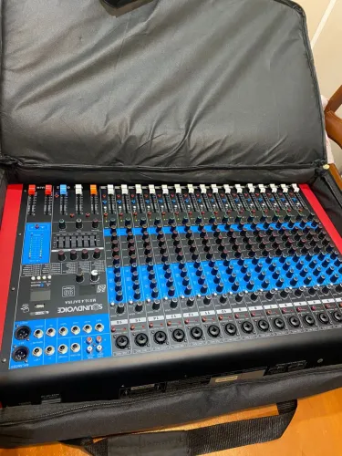 Mesa de Som Soundvoice 16 canais, 4 aux e BAG
