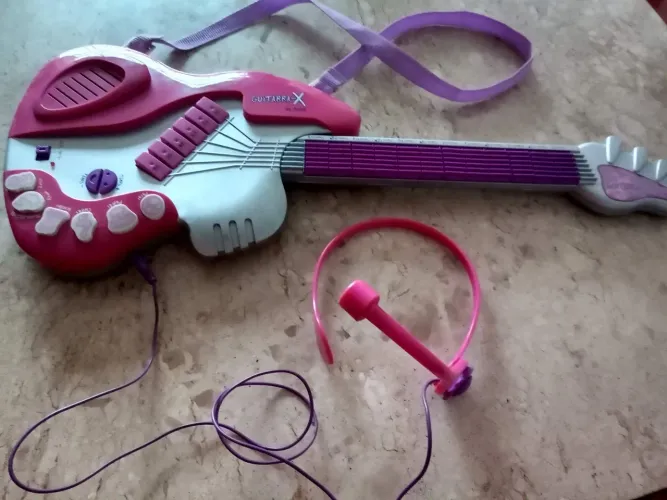Guitarra de brinquedo