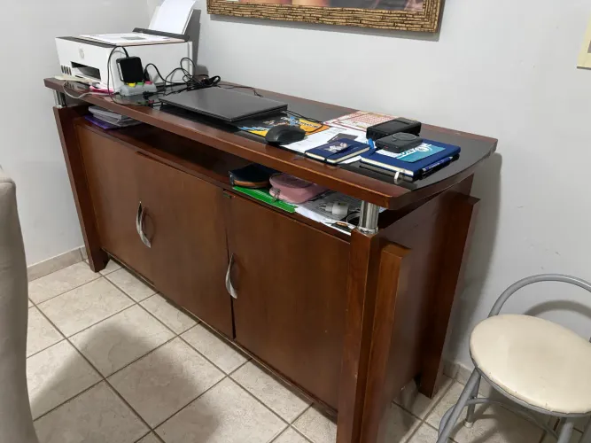 Vende-se Aparador de Madeira