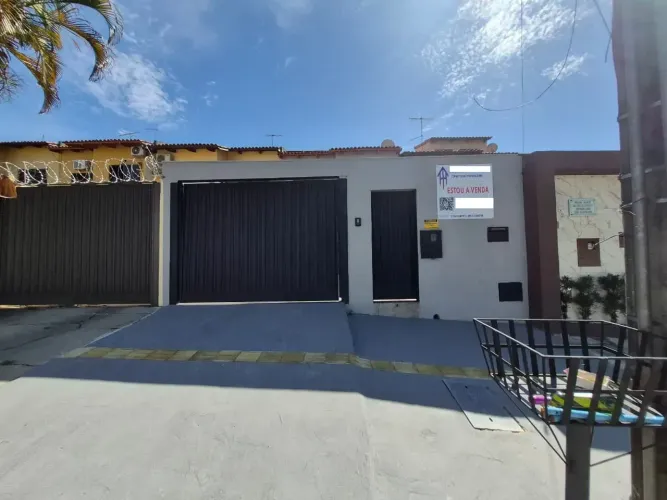 Lindo Sobrado com Piscina Aquecida, Placa Solar e Alto Padrão de Acabamento