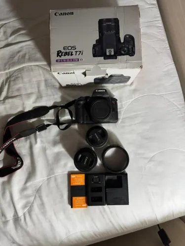 Canon T7i + Lente 24mm Canon + Lente 50mm Canon + 3 Baterias
