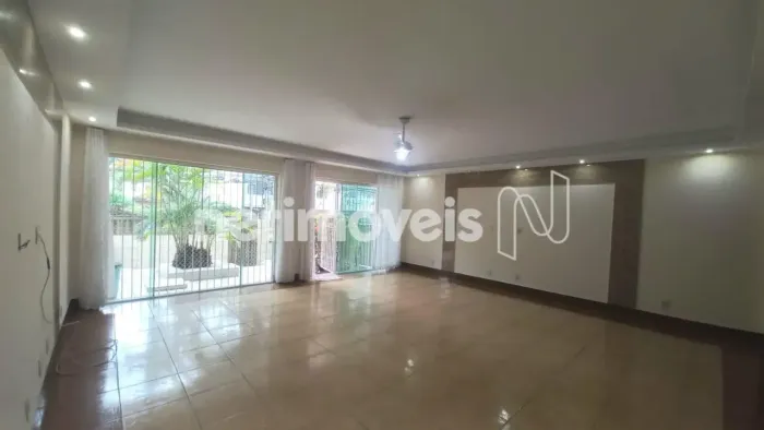 VENDA: CASA COM PISCINA E 5 QUARTOS NO MONERÓ