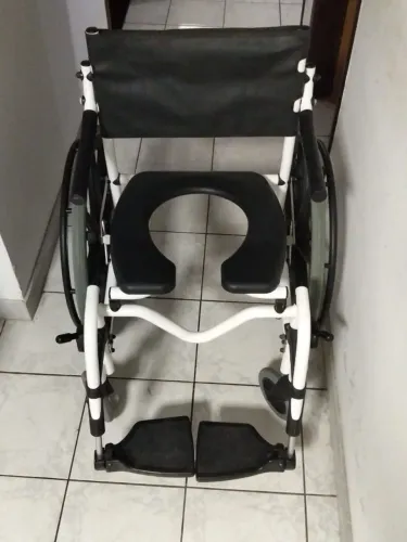 Cadeira de rodas para banho Ortobras H1