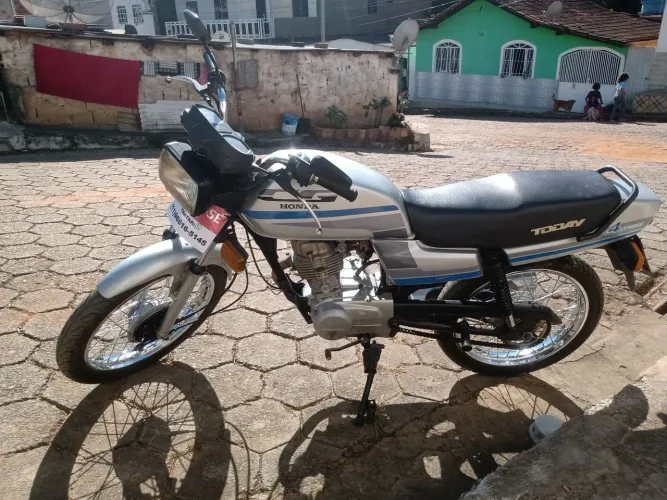Moto toda restaurada motor amaciando