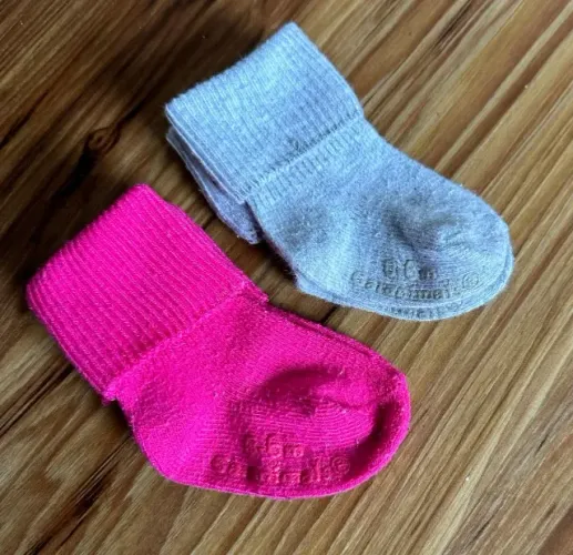 kit 2 pares de meias Garanimals tamanho 0-6 meses importadas (Desapego)