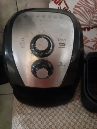 AIR FRYER MARCA MONDIAL .