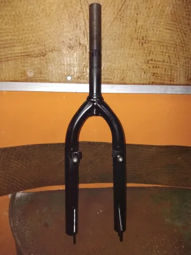 VENDE-SE GARFO (ARO 20).
